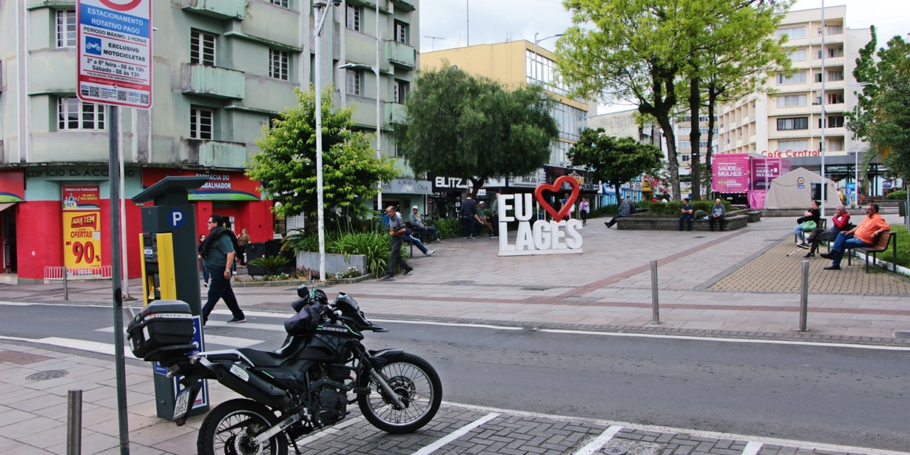 Novas vagas para motocicletas organizam o trânsito e dão mais segurança na área central de Lages