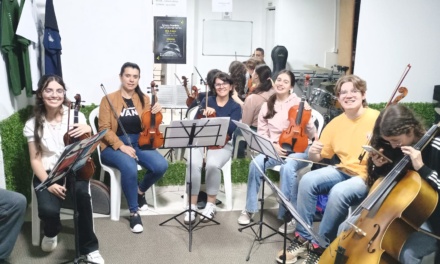 Orquestra Sinfônica de Lages realiza devolutiva anual com mais de 100 alunos no Teatro Marajoara
