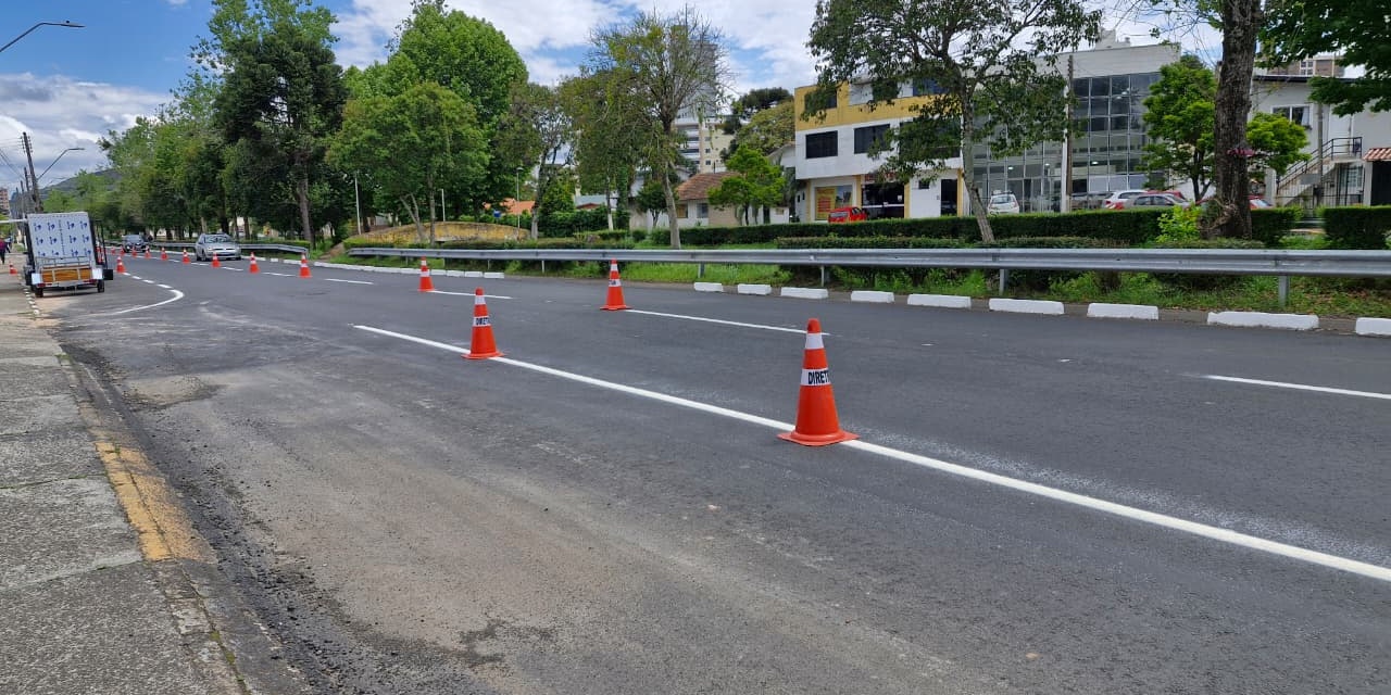 Prefeitura inicia sinalização da Avenida Carahá após conclusão da revitalização asfáltica do trecho preestabelecido para este ano