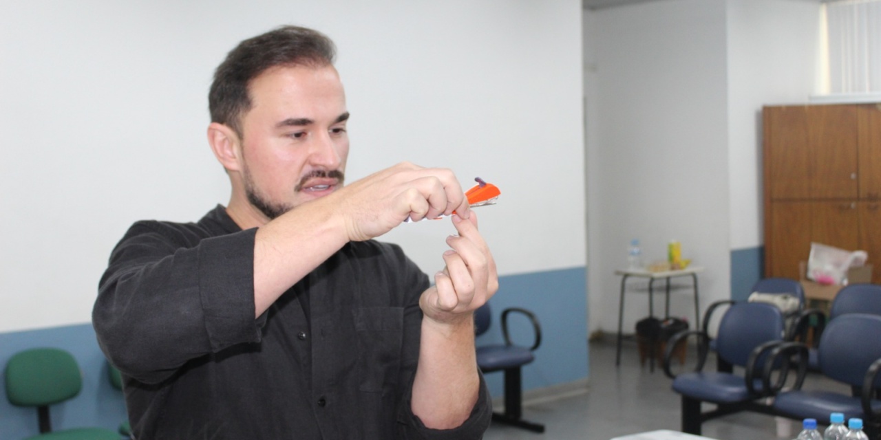 Profissionais da Secretaria da Saúde passam por capacitação para implante contraceptivo: novidade será oferecida no SUS