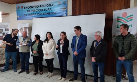 Projeto de melhoramento genético para a truticultura é assinado durante encontro regional de piscicultura