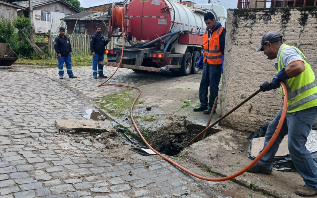 Serviços de drenagem e manutenção viária avançam em várias regiões