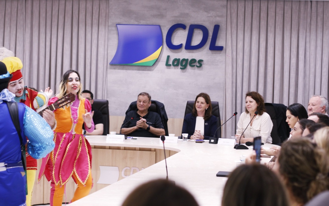 “Vem, que tá chegando o Natal; Vem, que tá chegando o Natal, pois nasceu Jesus, o Salvador!”: Lages já vive o espírito do Natal