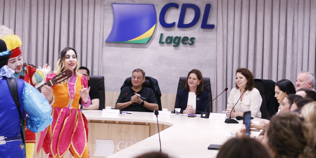 “Vem, que tá chegando o Natal; Vem, que tá chegando o Natal, pois nasceu Jesus, o Salvador!”: Lages já vive o espírito do Natal