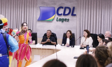 “Vem, que tá chegando o Natal; Vem, que tá chegando o Natal, pois nasceu Jesus, o Salvador!”: Lages já vive o espírito do Natal