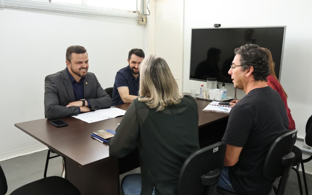 LUCAS NEVES GARANTE NOVOS EQUIPAMENTOS PARA A UPA DE LAGES