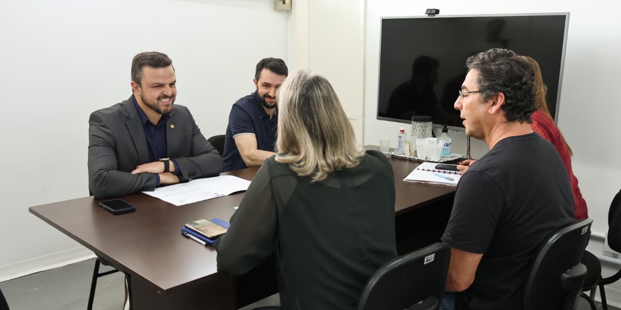 LUCAS NEVES GARANTE NOVOS EQUIPAMENTOS PARA A UPA DE LAGES