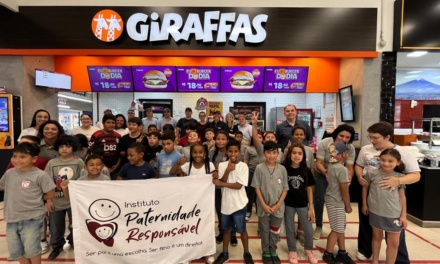 Giraffas Angeloni revive “A Vila do Chaves” e encanta crianças da Escola Egídio Baraúna em Lages