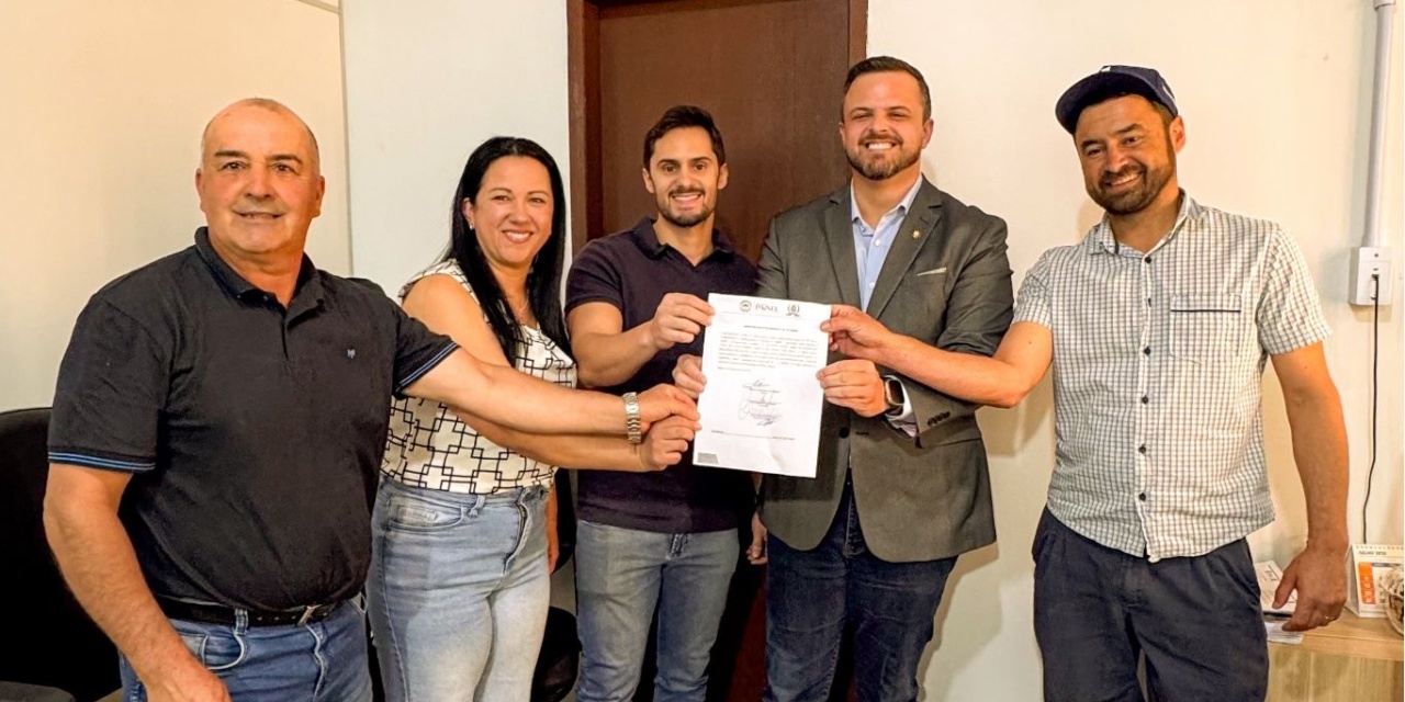 PAINEL: LUCAS NEVES GARANTE NOVAS OBRAS NA LOCALIDADE DE CASA DE PEDRA