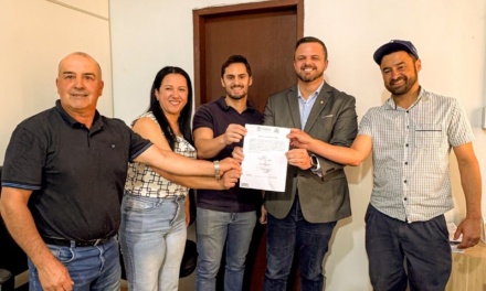 PAINEL: LUCAS NEVES GARANTE NOVAS OBRAS NA LOCALIDADE DE CASA DE PEDRA