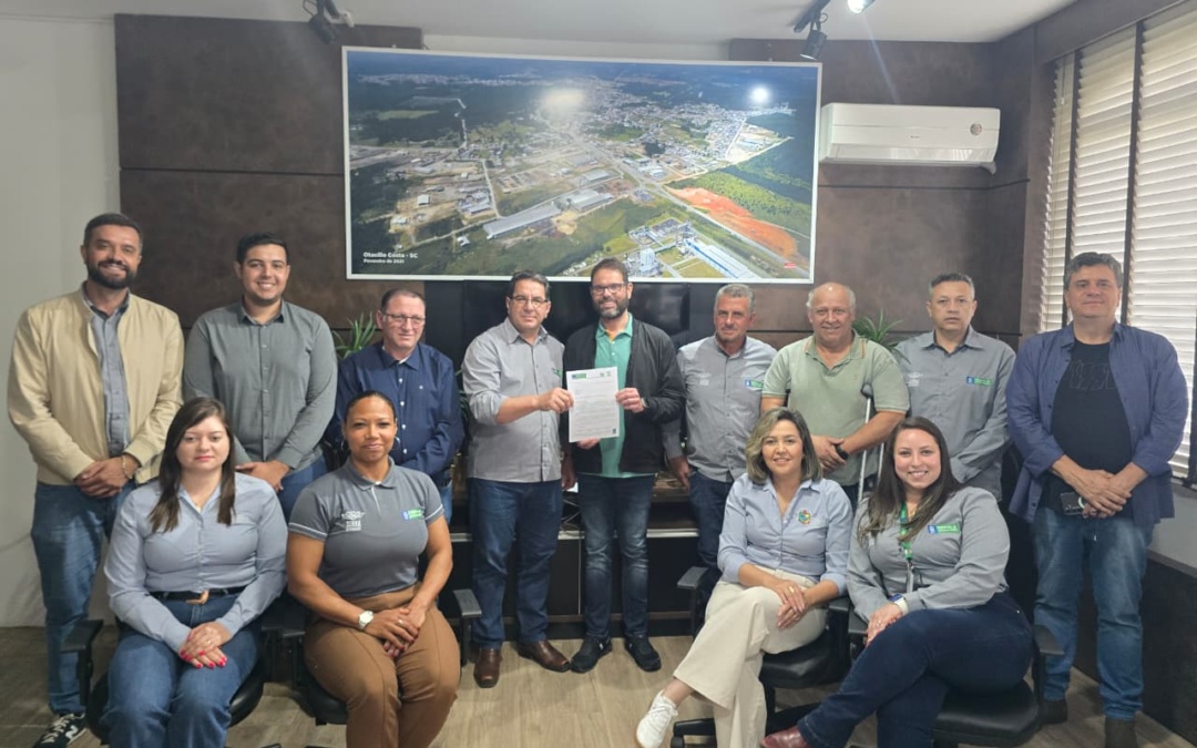 Senador Jorge Seiff visita Otacílio Costa e recebe pedido de recursos para moradias populares