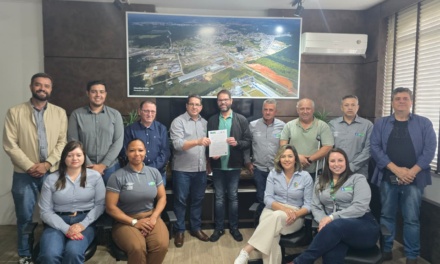 Senador Jorge Seiff visita Otacílio Costa e recebe pedido de recursos para moradias populares