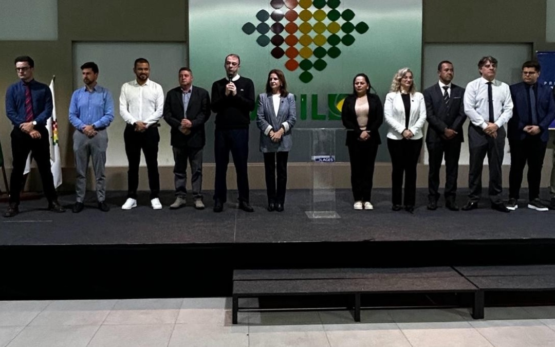 Política no Ato por Chico Ramos