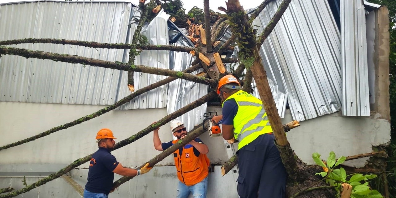 Prefeitura de Lages atende mais de 60 ocorrências devido à tempestade de domingo