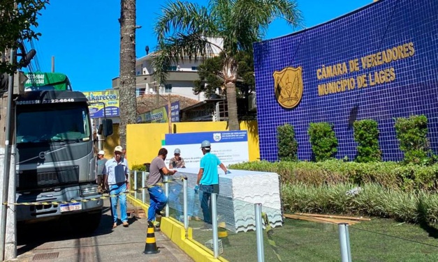 Câmara de Lages troca telhado e destina telhas em boas condições à Secretaria de Habitação