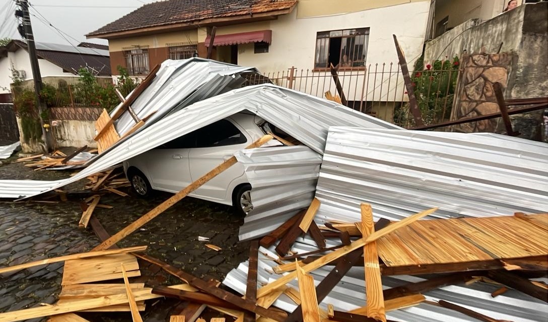 Ocorrências após tempestade registrada nesta segunda-feira (22)