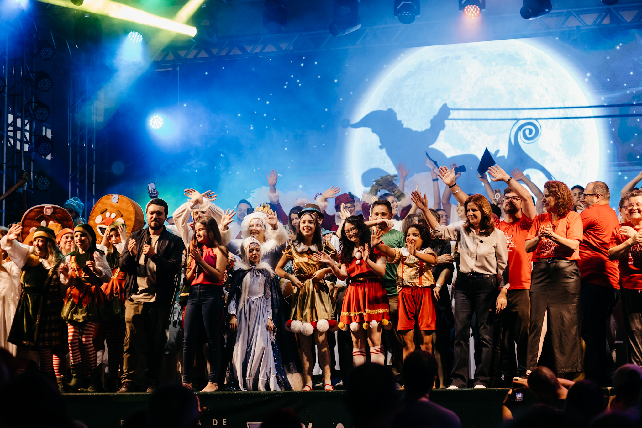 Natal FelizCidade resgata o espírito natalino e devolve brilho, fé e esperança aos lageanos