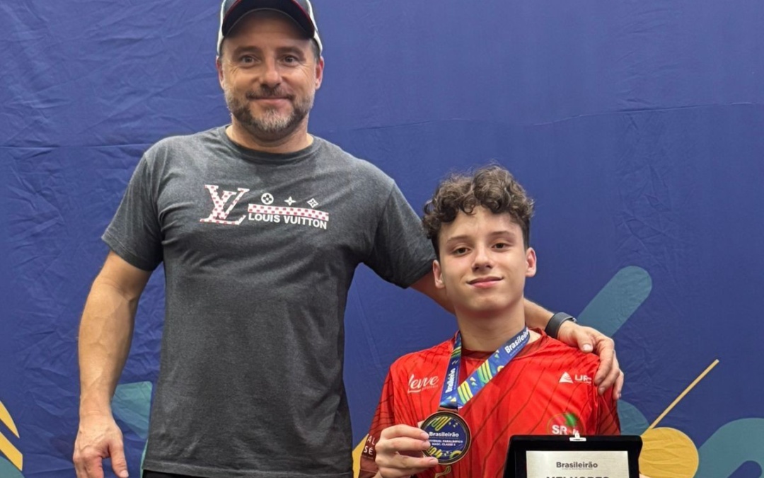 Arthur Costa Branco leva bronze no Brasileirão de Tênis de Mesa e recebe prêmio de Melhor do Ano