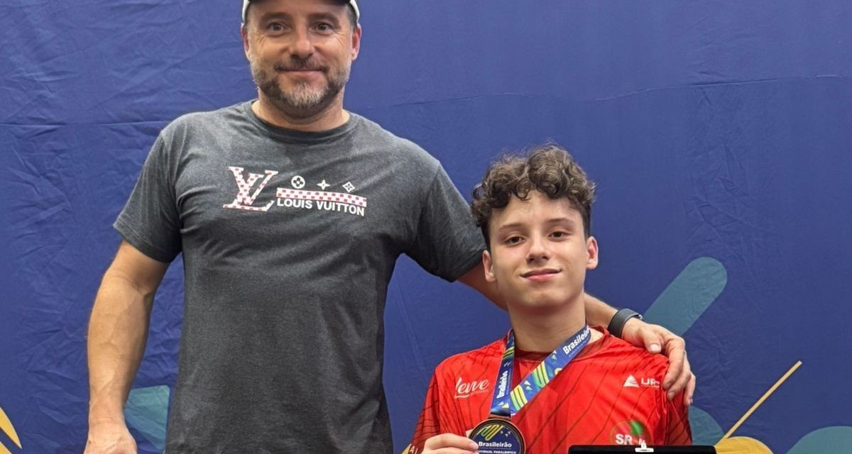 Arthur Costa Branco leva bronze no Brasileirão de Tênis de Mesa e recebe prêmio de Melhor do Ano