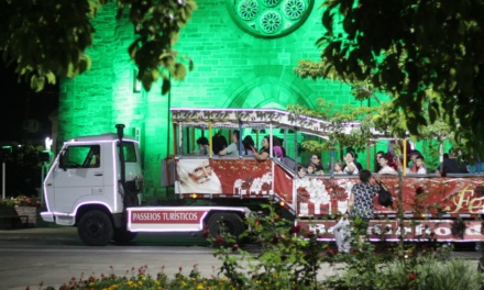 Clássico Bondinho do Papai Noel levará magia e animação às ruas de Lages no Natal FelizCidade