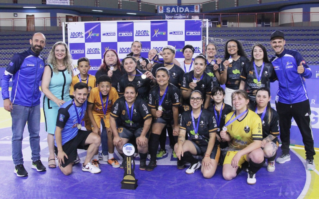 Equipe Águias da Serra é campeã do futsal feminino no encerramento dos Jocol 2025