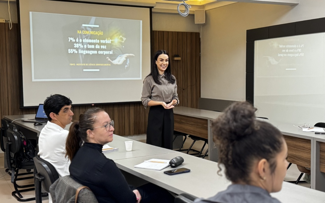 Núcleo de Marketing e Vendas da ACIL aprimora habilidades de comunicação em imersão de oratória