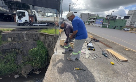 Manutenção de guarda-corpos é realizada em diferentes pontes de Lages