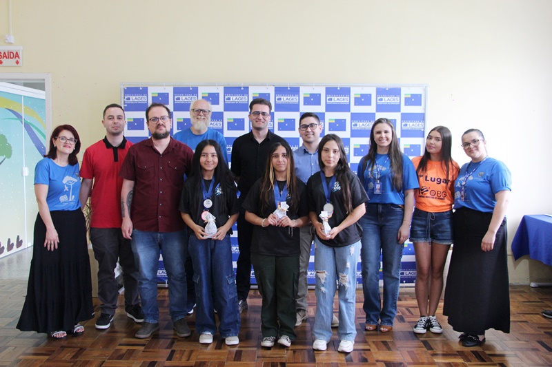 Secretaria da Educação premia estudantes vitoriosos nas Olímpiadas Brasileiras de História e de Geografia de 2025