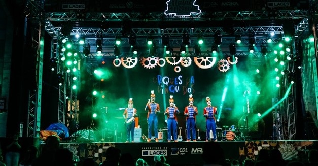 Orquestra de Brinquedos encanta adultos e crianças e dá início à programação cultural do Natal FelizCidade