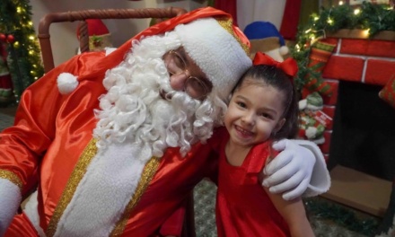 “Que bom que você veio! Pode entrar, a gente estava te esperando.” – O Bom Velhinho espera você na Casa dele, viu?!