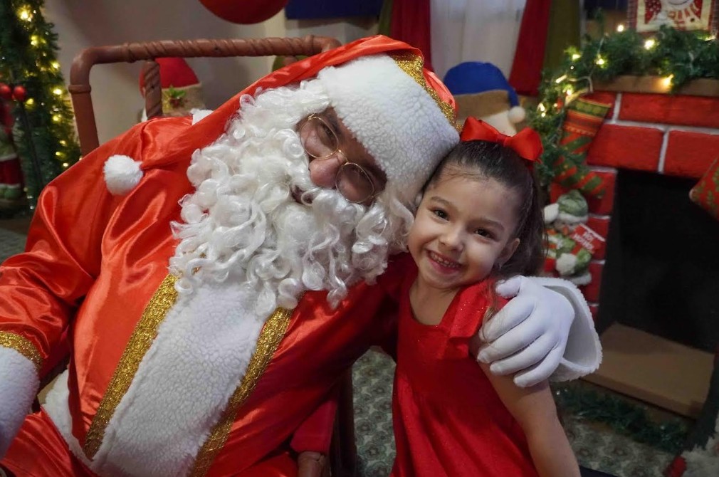 “Que bom que você veio! Pode entrar, a gente estava te esperando.” – O Bom Velhinho espera você na Casa dele, viu?!