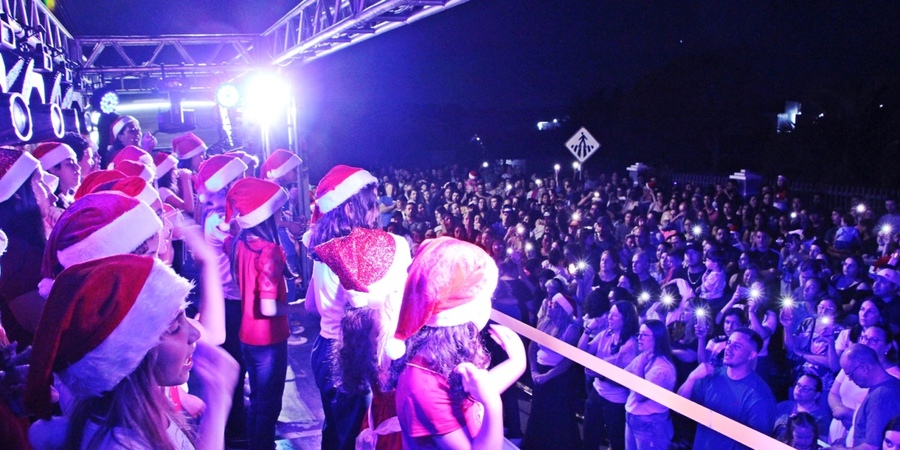 Caravana da FelizCidade leva música e encanto natalino ao bairro Guarujá neste sábado