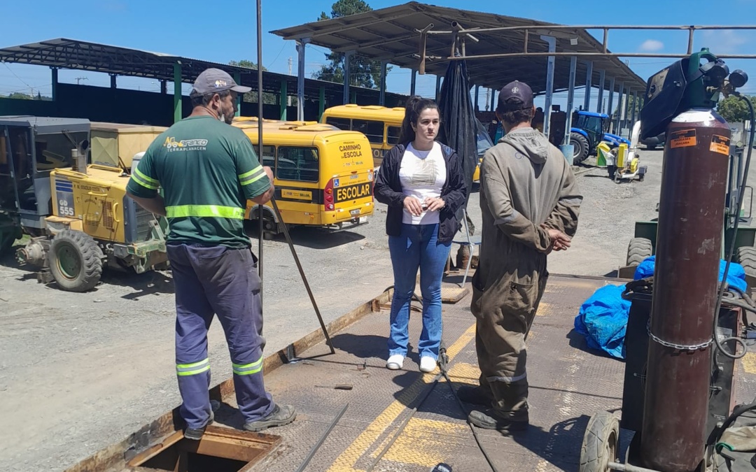 Prefeita em exercício entrega última remessa de materiais para reforma da balsa de Santa Rosa