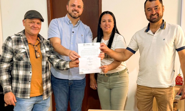 LUCAS NEVES ENTREGA ORDEM DE SERVIÇO PARA TRANSFORMAR UNIDADE DE SAÚDE DE PAINEL EM POLICLÍNICA