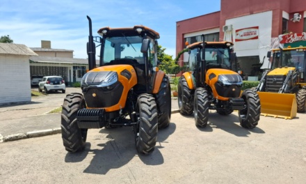 Bocaina do Sul recebe dois novos tratores para a Secretaria de Agricultura