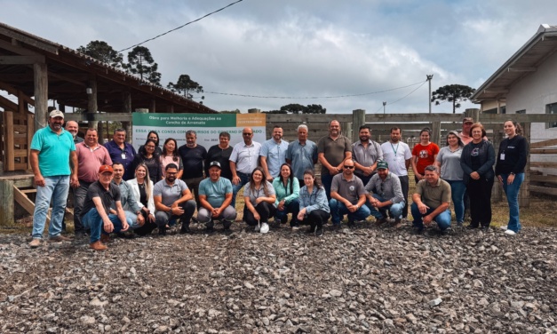 LUCAS NEVES ENTREGA NOVOS EQUIPAMENTOS PARA A CANCHA DE ARREMATES DE PALMEIRA
