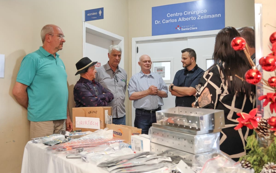 LUCAS NEVES ENTREGA INSTRUMENTOS AO HOSPITAL SANTA CLARA E INAUGURA AMPLIAÇÃO DA APAE DE OTACÍLIO COSTA
