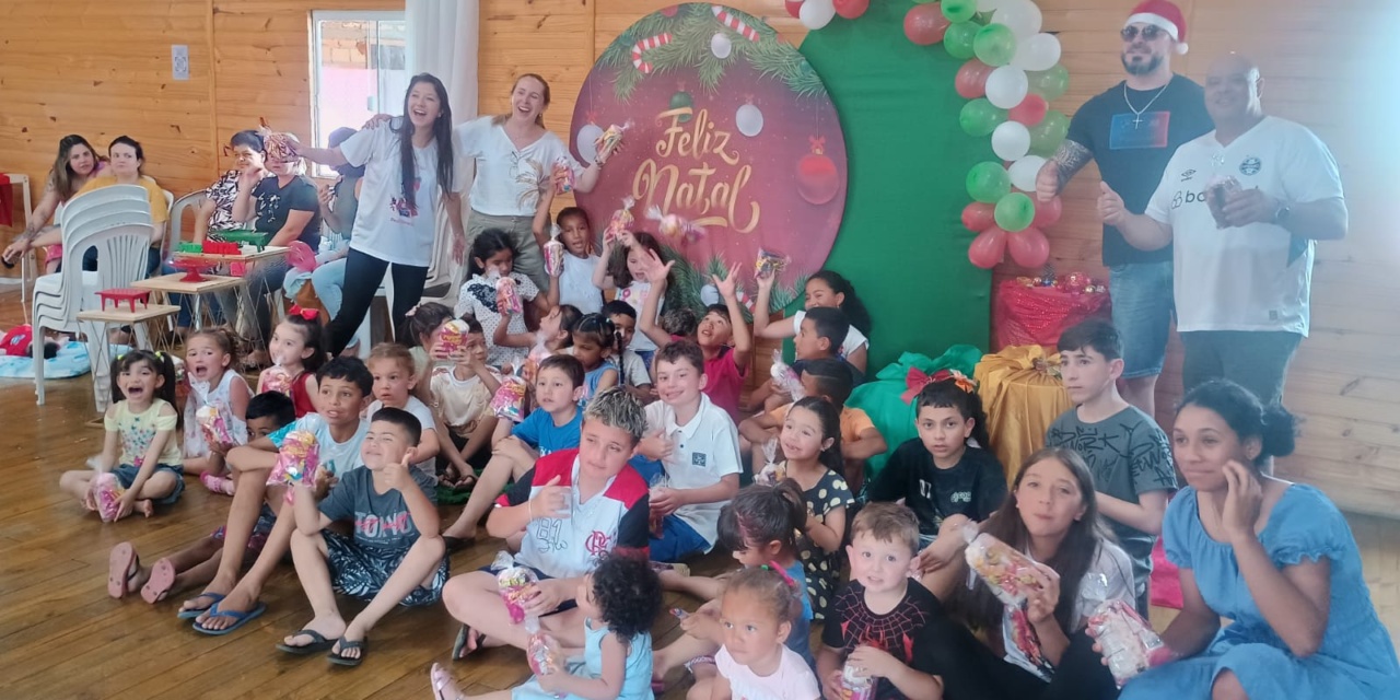 Igreja Quadrangular da Vila Maria promove festa de Natal para crianças em Lages