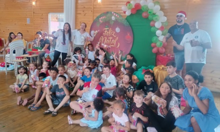 Igreja Quadrangular da Vila Maria promove festa de Natal para crianças em Lages