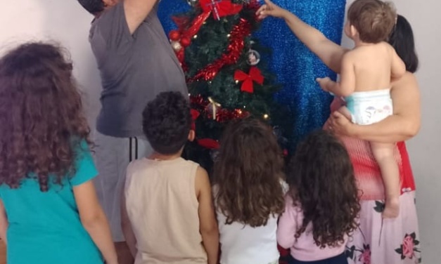 Cinco irmãos encontram uma família e reescrevem a própria história com adoção na Serra