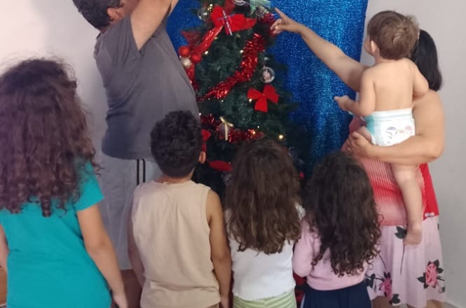 Cinco irmãos encontram uma família e reescrevem a própria história com adoção na Serra