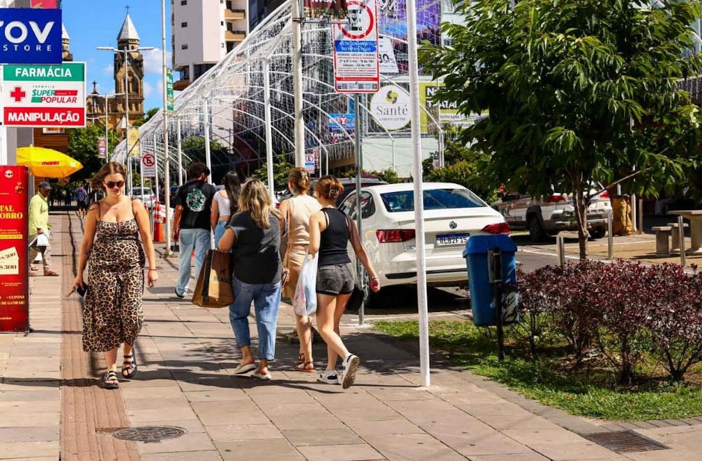 Prefeitura de Lages antecipa pagamento de salário de dezembro a servidores públicos municipais para a véspera de Natal e economia ganha impulso forte a partir das compras de fim de ano