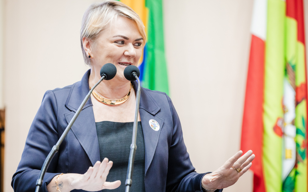 Deputada Luciane Carminatti cria emenda para proibir importação de derivados de leite em pó para socorrer produtores catarinenses