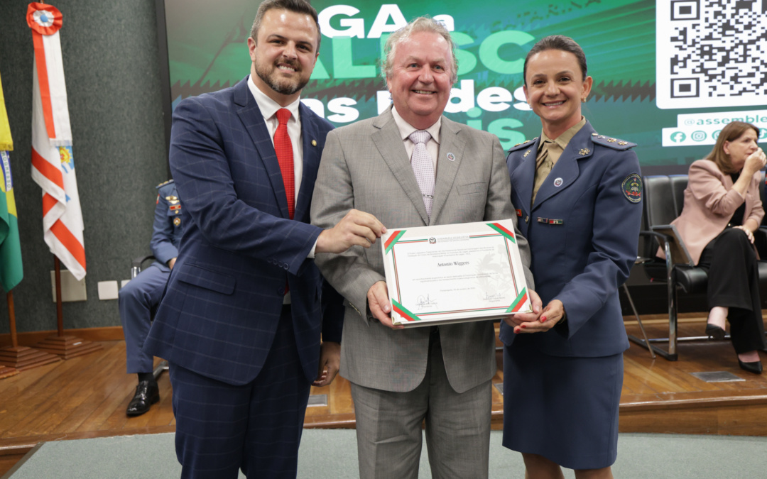 Presidente da ACIL é homenageado na Alesc por contribuição ao fortalecimento do Corpo de Bombeiros Militar de Lages