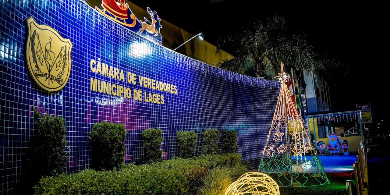 Câmara de Lages recebe decoração de Natal