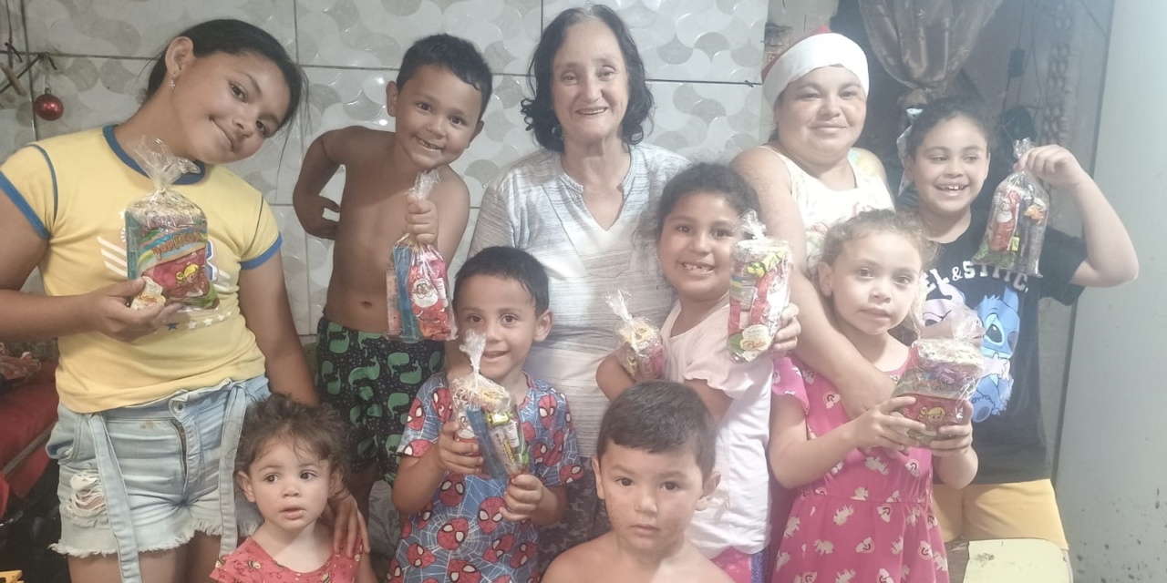 Natal da Tia Teka atende crianças carentes no bairro Santa Helena