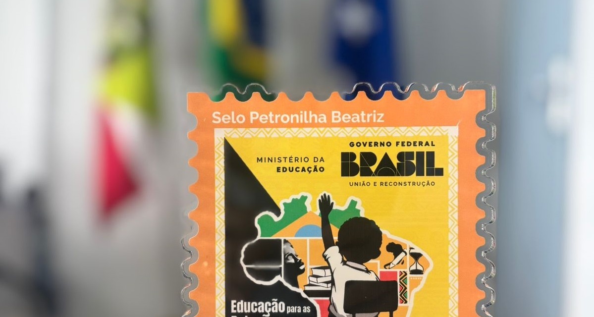 Secretaria da Educação de Lages recebe Selo Petronilha Beatriz Gonçalves e Silva por ações de valorização das relações étnico-raciais