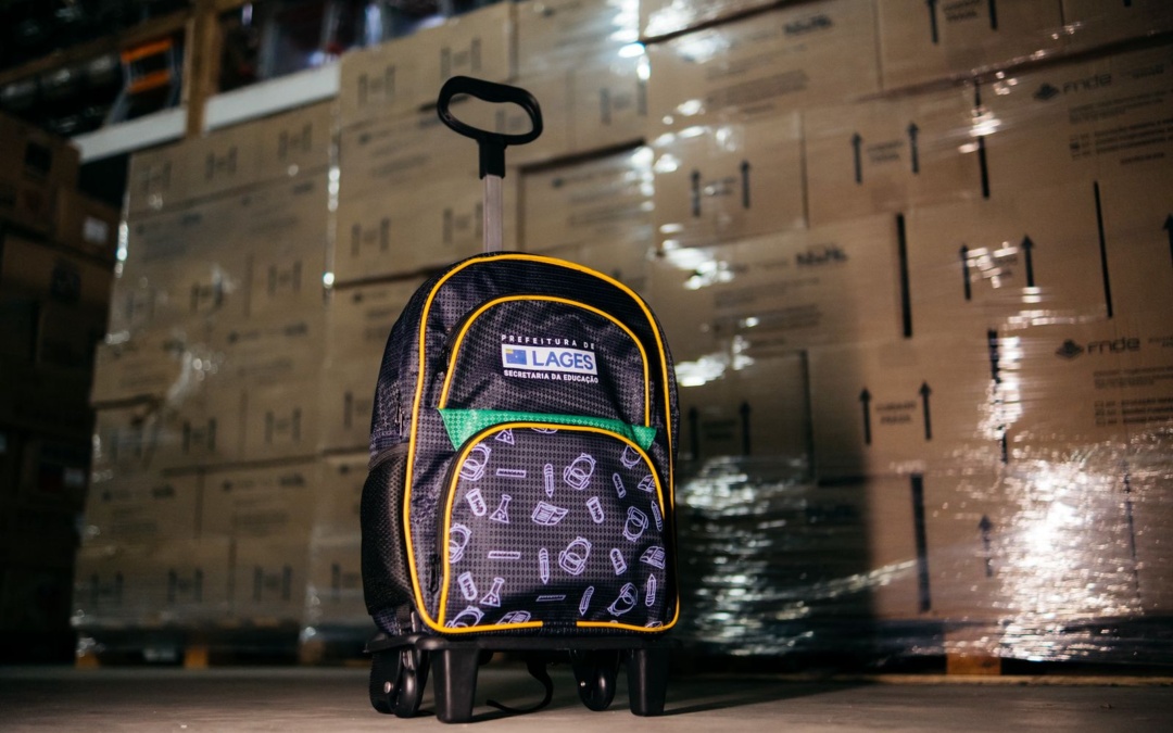 Crianças e estudantes do Sistema Municipal de Educação receberão mochilas e estojos