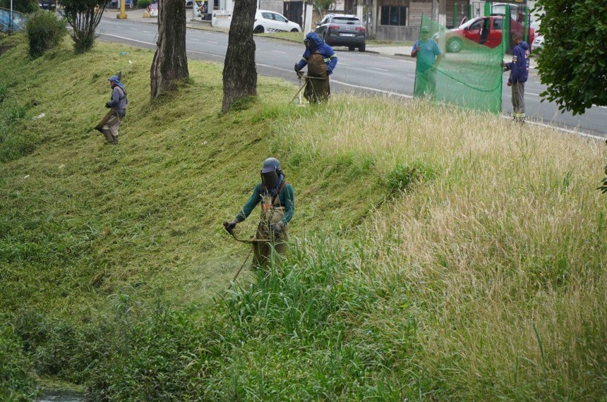 Grande ação de roçadas: Secretaria de Serviços Públicos mantém quatro frentes de trabalho em pontos urbanos de Lages