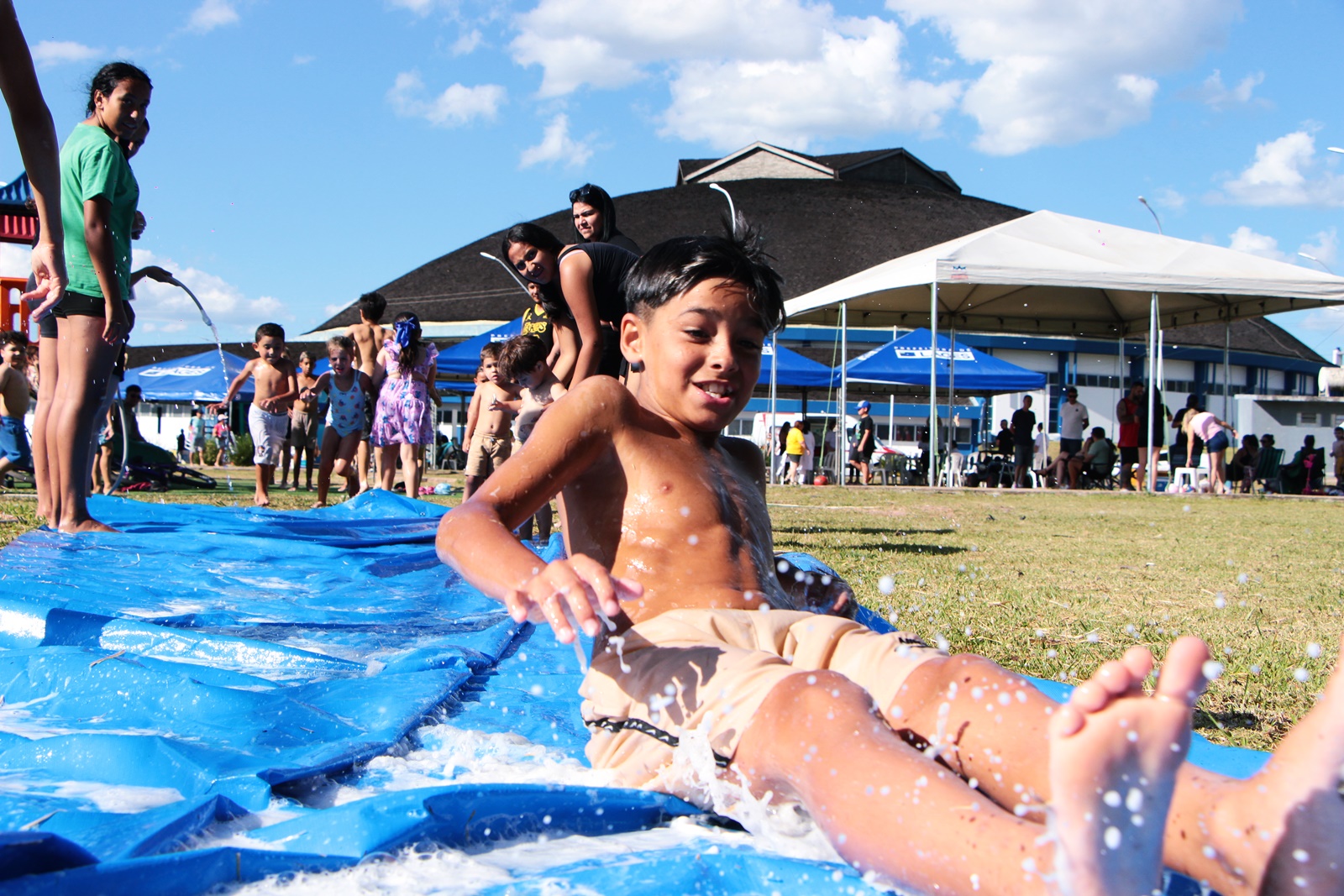 Sesc Verão reúne famílias com esporte, saúde, cultura e lazer no Complexo Jones Minosso